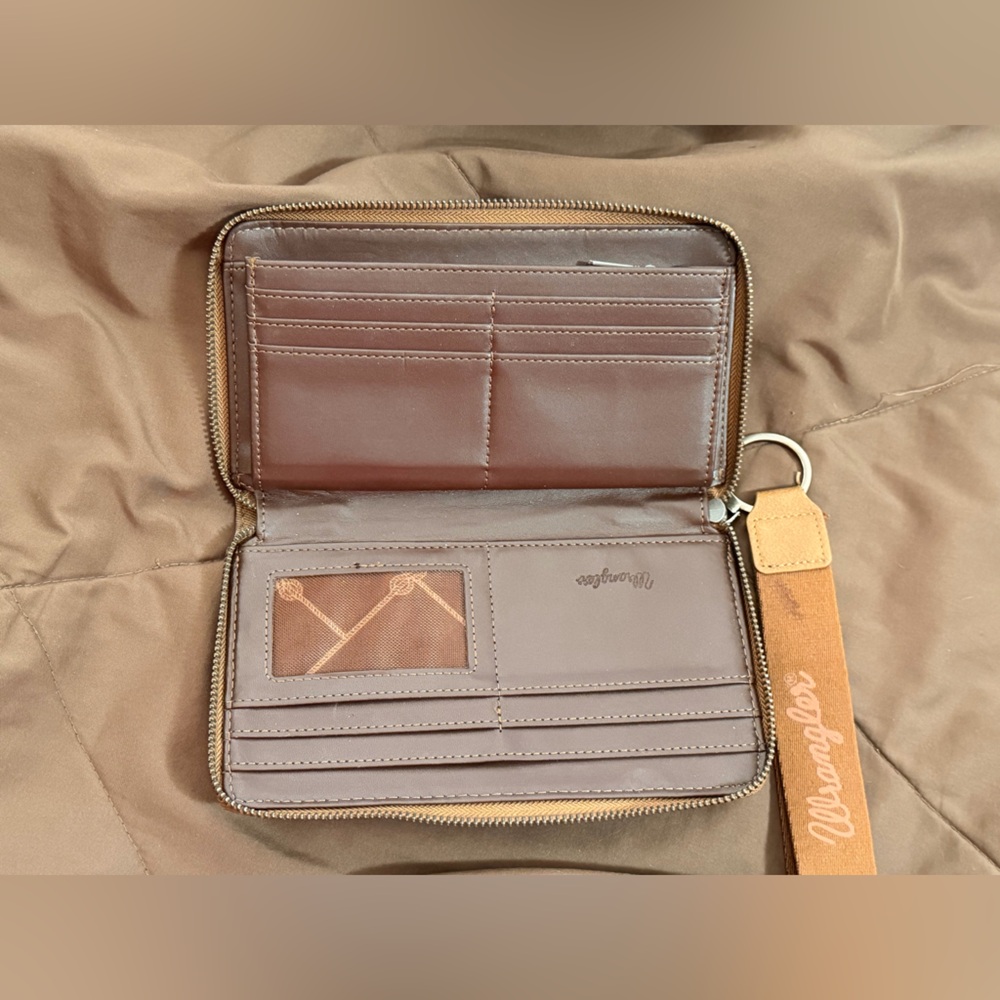 Wrangler Tan and Brown Patchwork Wallet - Picture 2 of 5